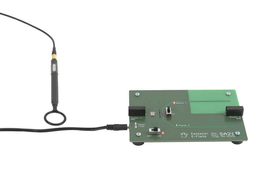 SA 21 demo board with RF-R 400 near-field probe on cable